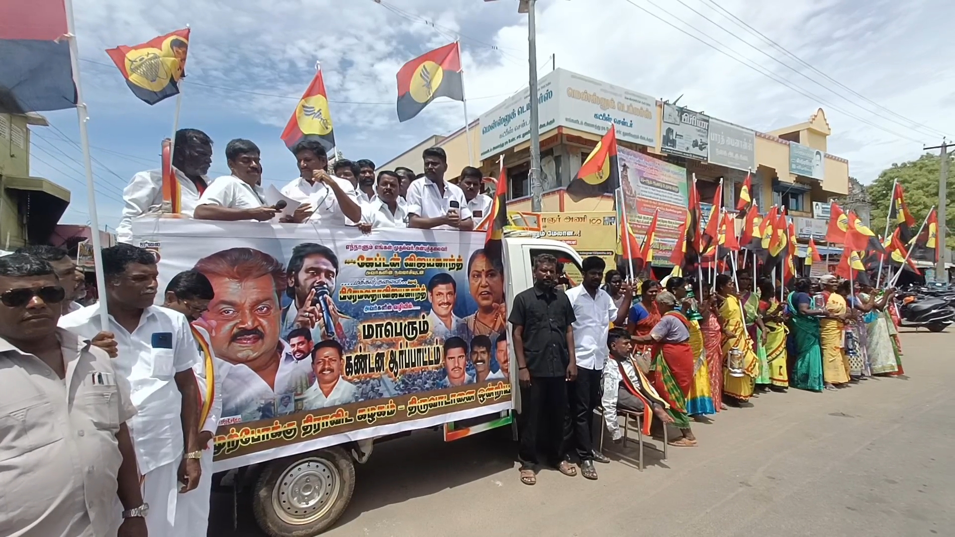 மின் கட்டண உயர்வை கண்டித்து,திருவாடானையில் தேமுதிகவினர் ஆர்பாட்டம்..!