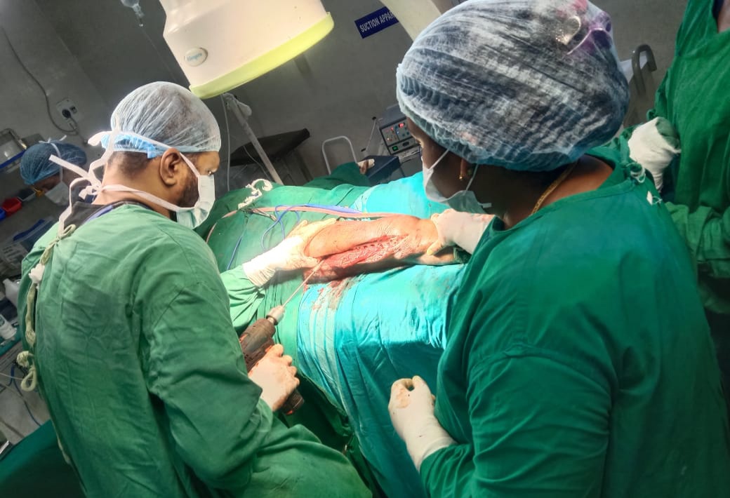 தென்காசி மாவட்ட தலைமை மருத்துவமனையில் மூதாட்டிக்கு உயர்தர எலும்பு முறிவு அறுவை சிகிச்சை; அரசு மருத்துவ குழுவினர் சாதனை..