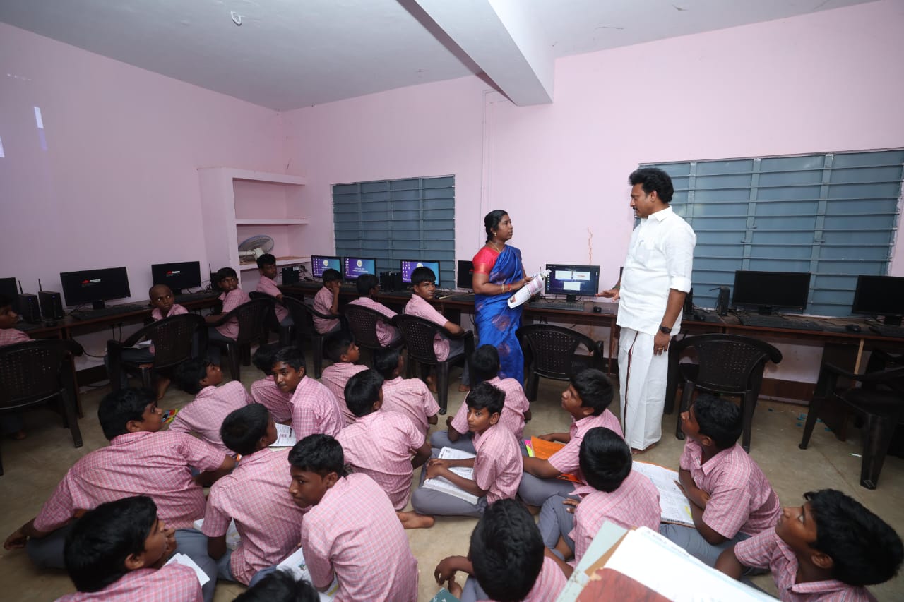 தென்காசி மாவட்டத்தில் பள்ளிக் கல்வித்துறை அமைச்சர் அன்பில் மகேஷ் திடீர் ஆய்வு..