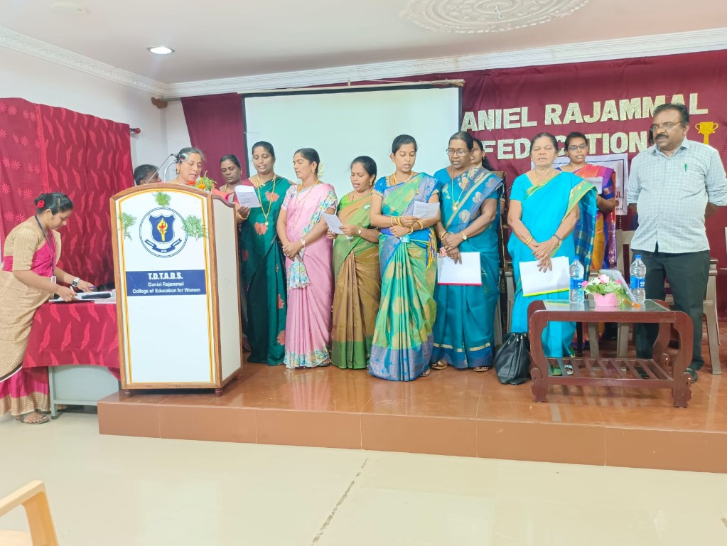 இலஞ்சி டிஎஸ் டேனியல் கல்லூரியில் முன்னாள் மாணவ ஆசிரியர்கள் சந்திப்பு நிகழ்ச்சி..