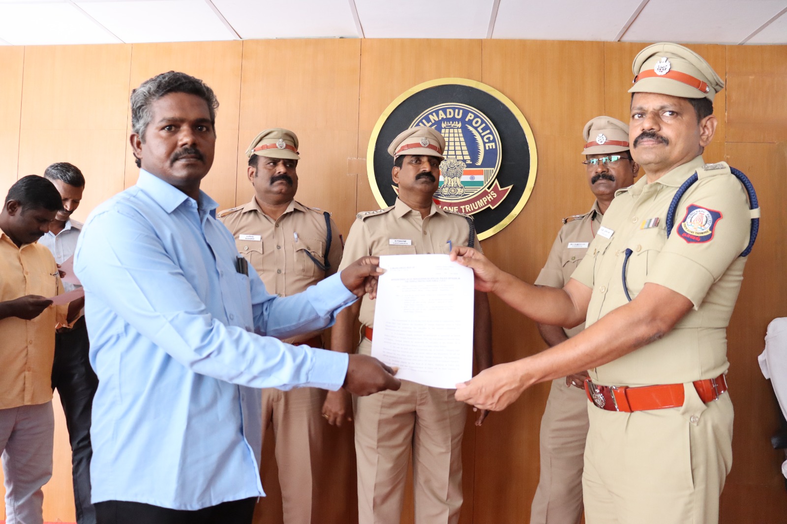கோவில் பாதுகாப்பு படை ஆளினர்களுக்கு பணி நியமன ஆணை; தென்காசி மாவட்ட எஸ்.பி வழங்கினார்..