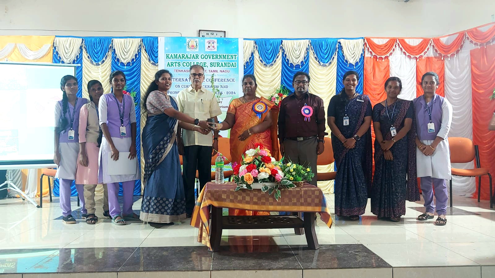 காமராஜர் அரசு கல்லூரியில் பன்னாட்டு கருத்தரங்கம்; பரிசுகள் வழங்கல்..