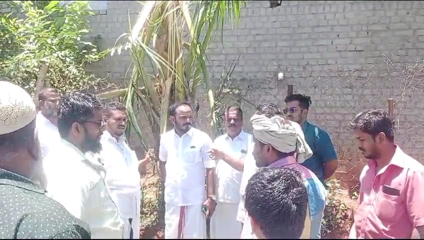 வடகரையில் குடியிருப்பு பகுதிக்குள் வந்த காட்டு யானை; பொதுமக்கள் பீதி..