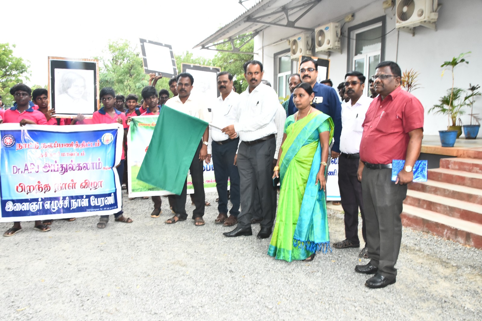 தென்காசியில் இளைஞர் எழுச்சி தின பேரணி; மாவட்ட கலெக்டர் துவக்கி வைத்தார்…