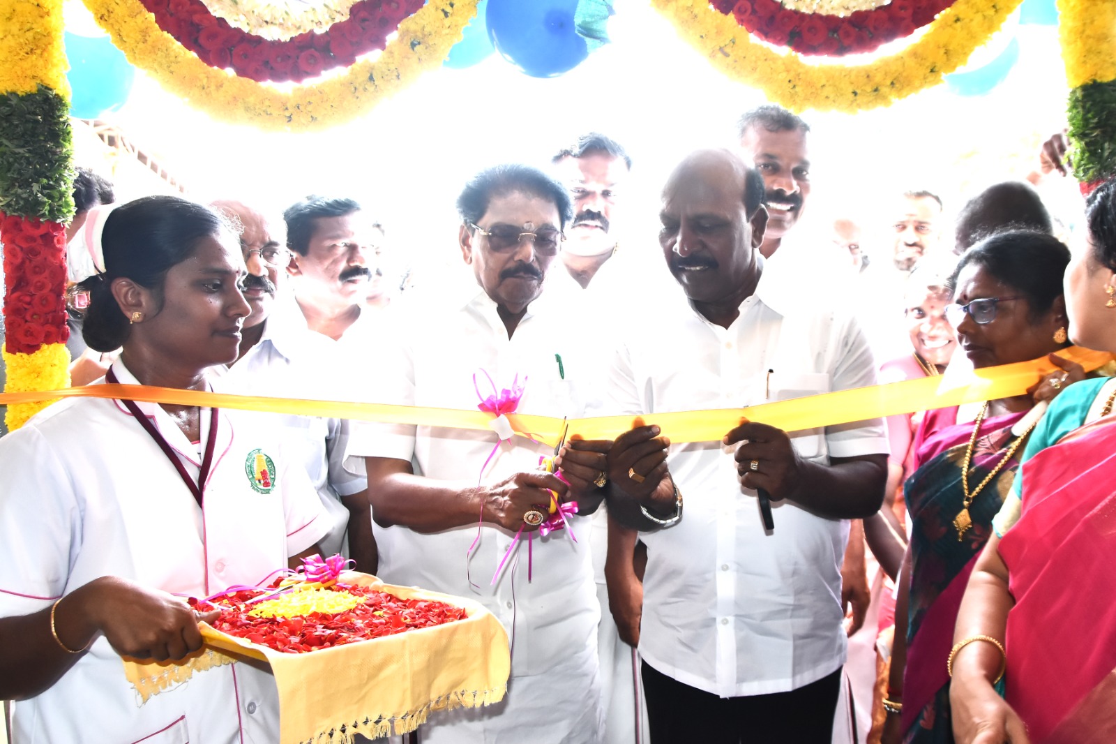தென்காசி மாவட்டத்தில் ரூ.2.20 கோடி மதிப்பிலான அரசு ஆரம்ப சுகாதார நிலைய கட்டிடங்கள்; தமிழக அமைச்சர்கள் திறந்து வைத்தனர்..