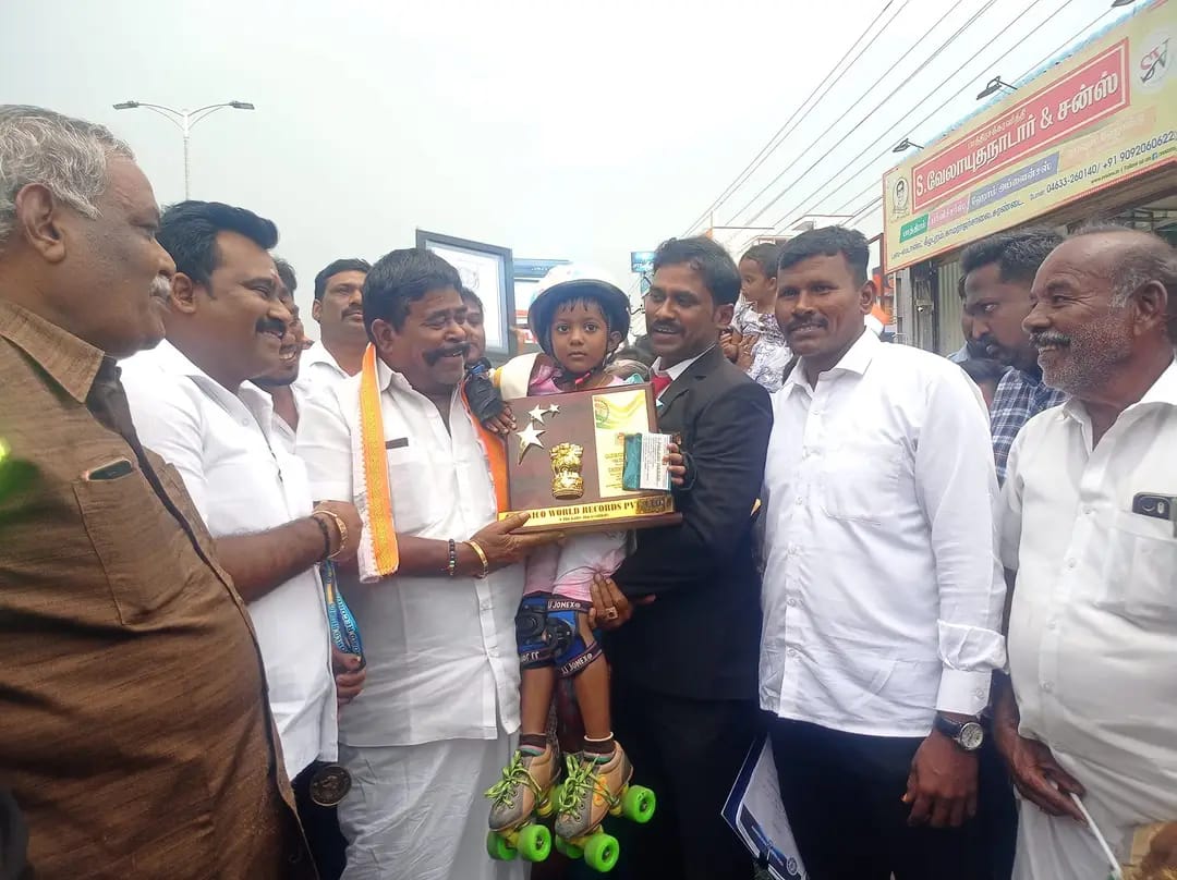 ஸ்கேட்டிங் மூலம் சாதனை படைத்த மூன்றரை வயது சிறுமி; தென்காசி எம்எல்ஏ பரிசுகள் வழங்கி பாராட்டு..