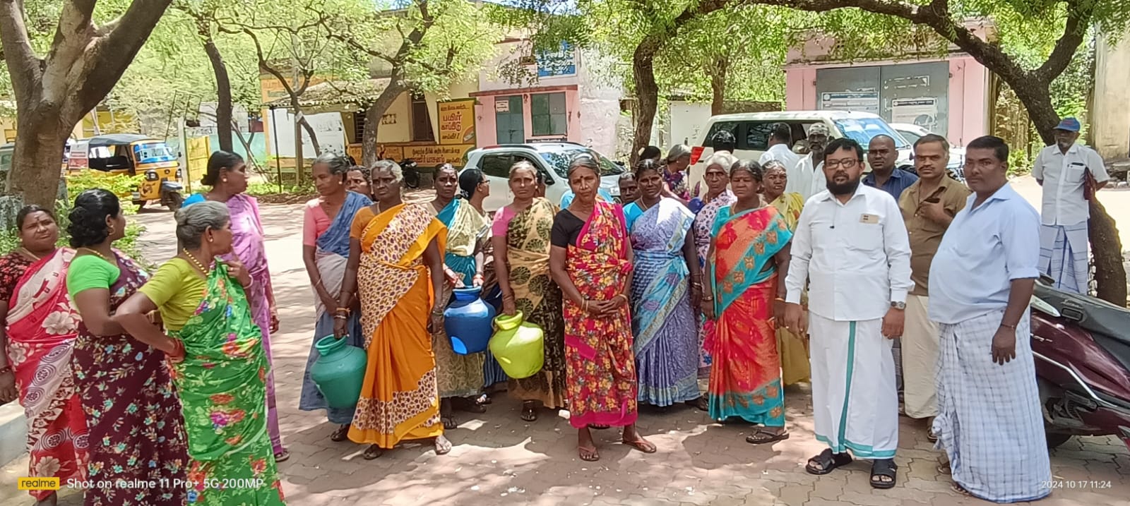 கடையம் யூனியன் அலுவலகத்தில் காலி குடங்களுடன் பெண்கள் திரண்டதால் பரபரப்பு..