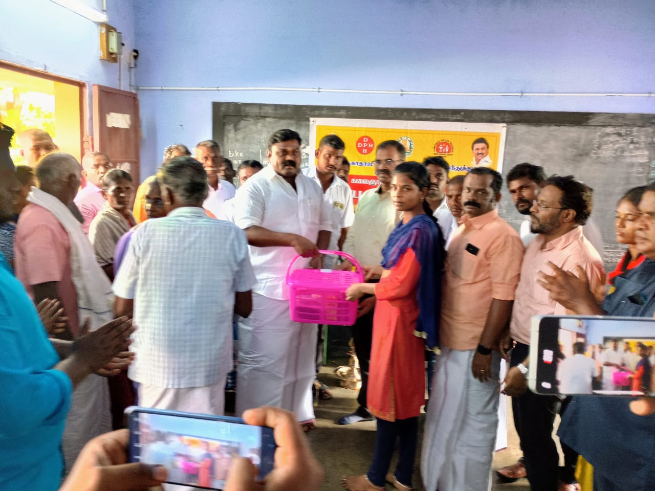 குருக்கள்பட்டி அருகே நடந்த கலைஞரின் வருமுன் காப்போம் சிறப்பு மருத்துவ முகாம்..