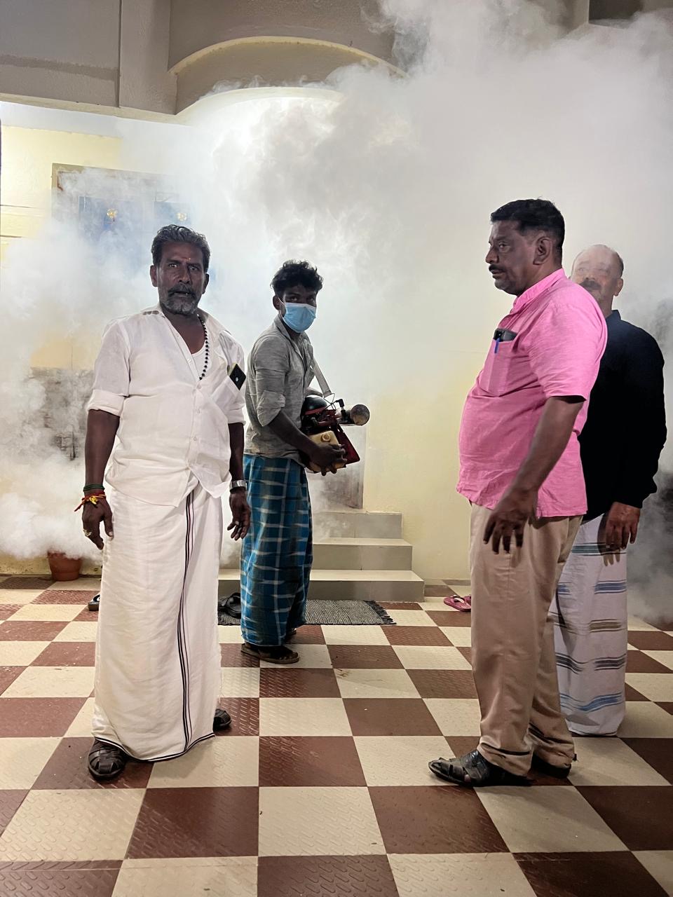 குயவன்குடி ஊராட்சி பகுதியில்  கொசுப்புழு ஒழிப்பு தீவிர பணி..