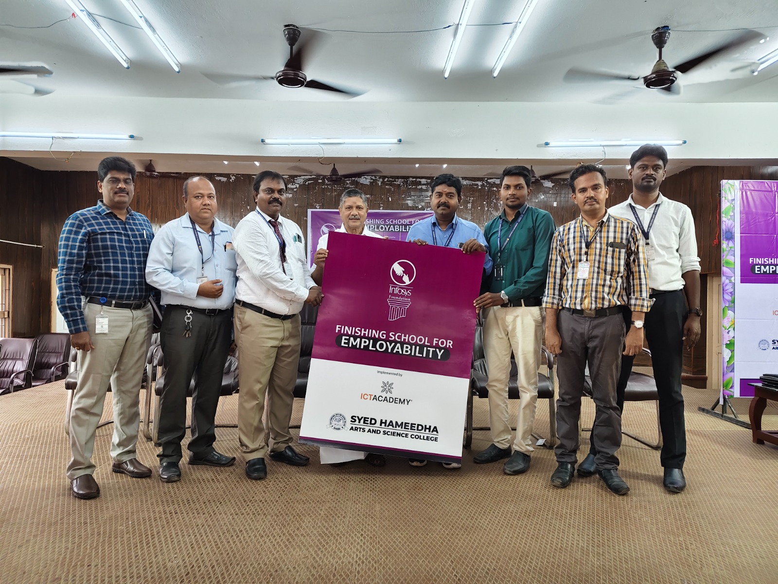 கீழக்கரை சையது ஹமிதா கலை மற்றும் அறிவியல் கல்லூரியில்  வேலை வாய்ப்பு விழிப்புணர்வு நிகழ்ச்சி .!