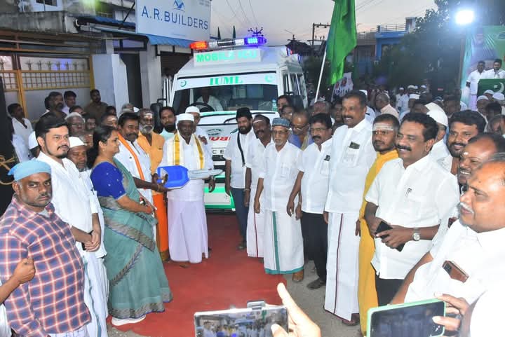 தென்காசி நகர முஸ்லிம் லீக் சார்பில் ஆம்புலன்ஸ் அர்ப்பணிப்பு..
