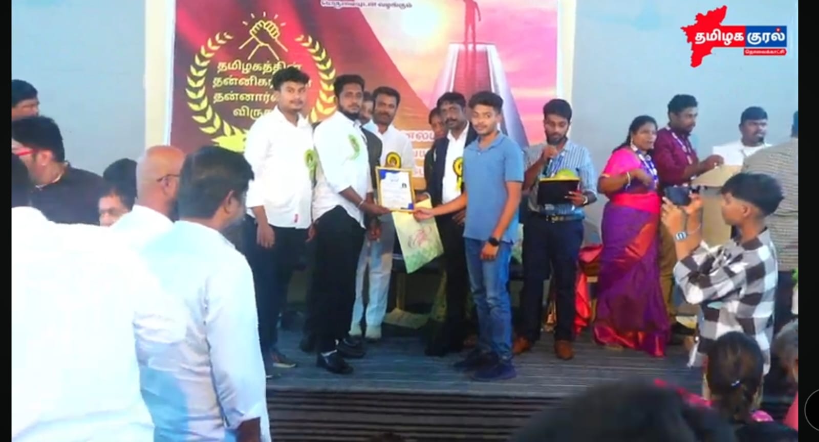 கீழக்கரை 18 வாலிபர்கள் ஜக்காத் கமிட்டிக்கு தன்னார்வலர் விருது..