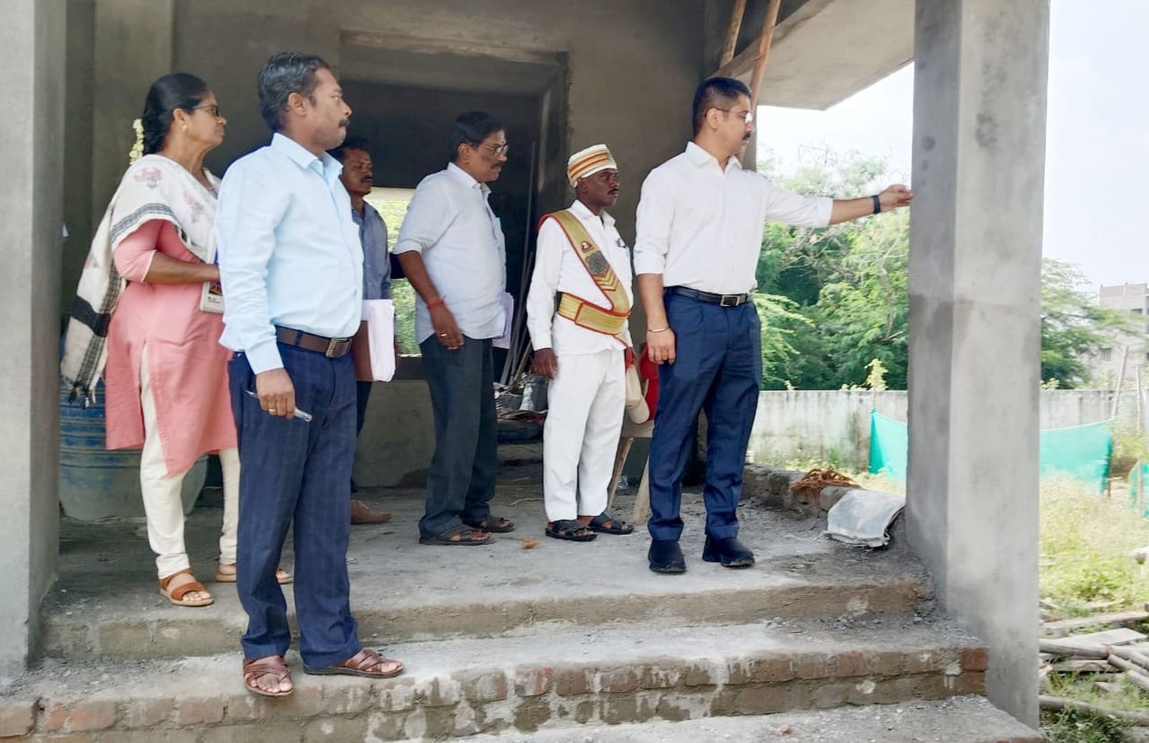 துவக்கப்பள்ளி கூடுதல் வகுப்பறை கட்டுமானப் பணி : ராமநாதபுரம் ஆட்சியர் ஆய்வு..
