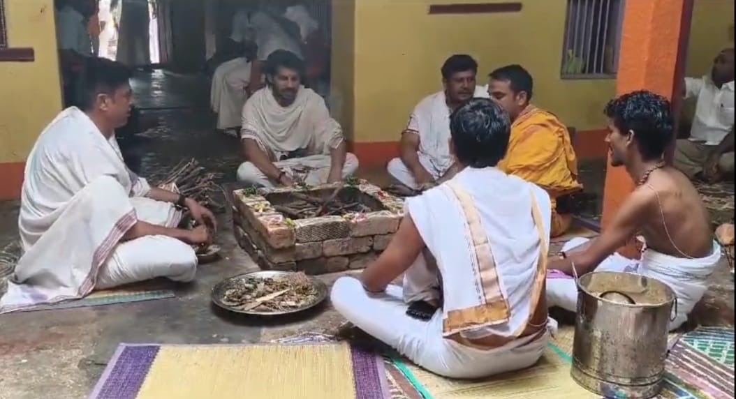 ராமேஸ்வரத்தில் அம்மா மக்கள் முன்னேற்றக் கழக பொதுச் செயலாளர் பிறந்தநாளை முன்னிட்டு சிற்ப்பு பிரார்த்தனை..