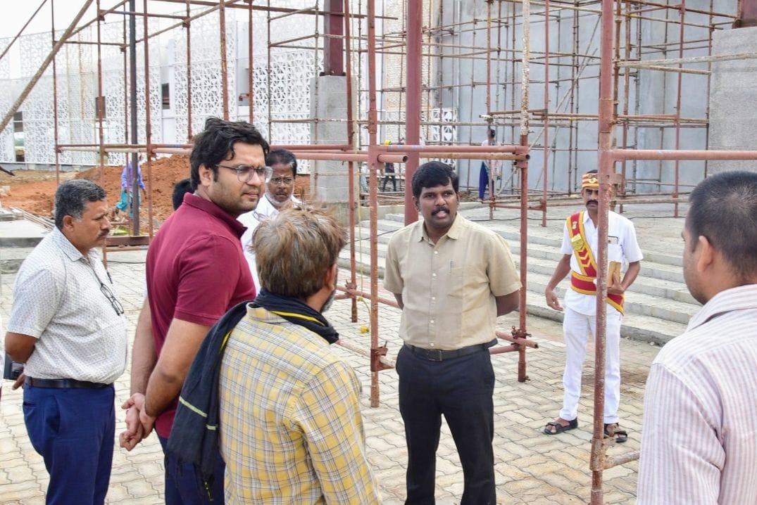 திருச்சி பஞ்சப்பூர் புதிய பேருந்து நிலையத்தில் ஆறு நகரும் படிக்கட்டுகள் ஆறு மின் தூக்கிகளும் இணைக்கப்படுகின்றன ஆட்சியர் ஆய்வு.!