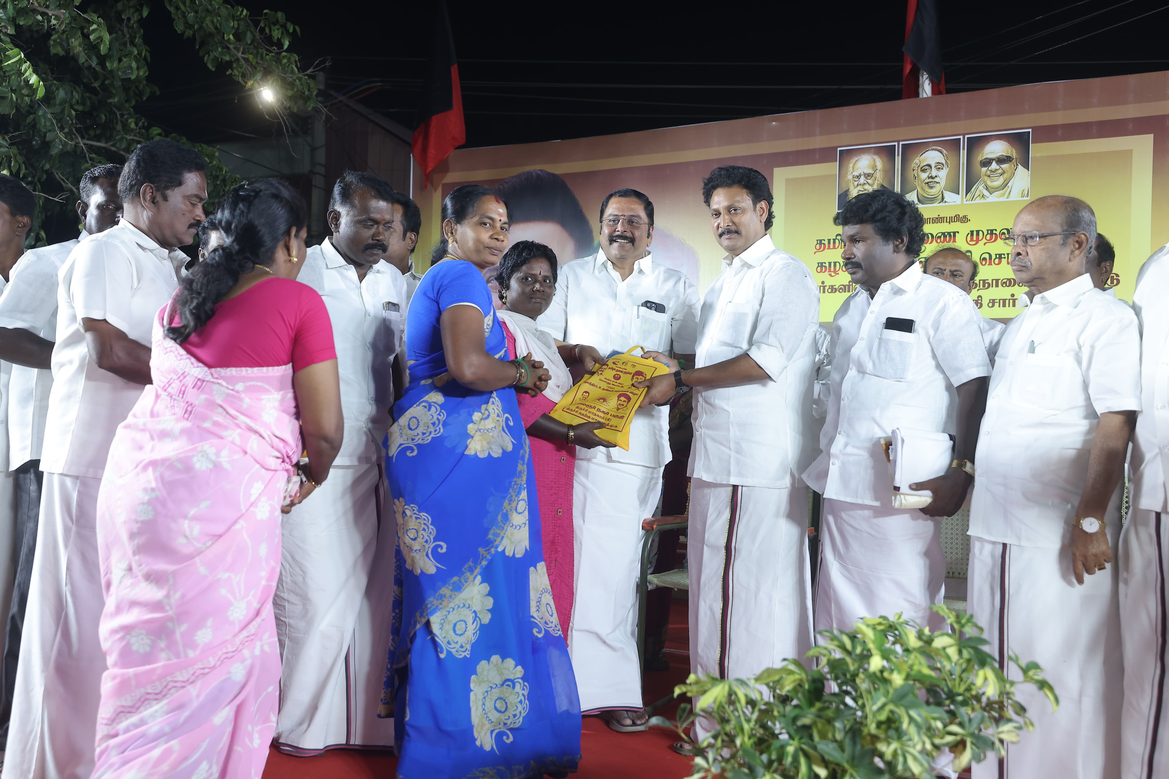 திருச்சியில் உதயநிதி ஸ்டாலின் பிறந்தநாளை முன்னிட்டு கிழக்கு மாநகர கலைஞர் பகுதி சார்பில் பொதுக்கூட்டம்.!