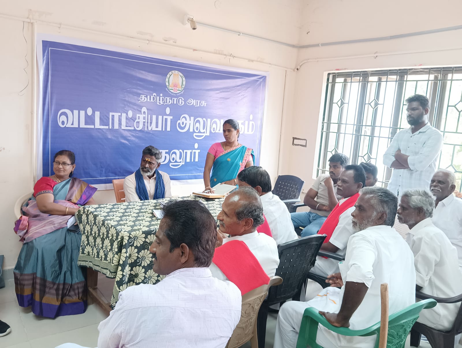 மழை வெள்ளத்தால் பாதிக்கப்பட்ட  நெற்பயிர்களுக்கு 40 சதவீதம் வரை நிவாரணம் உயர்த்தி வழங்கப்படும் அமைதி பேச்சுவார்த்தையில் முடிவு !