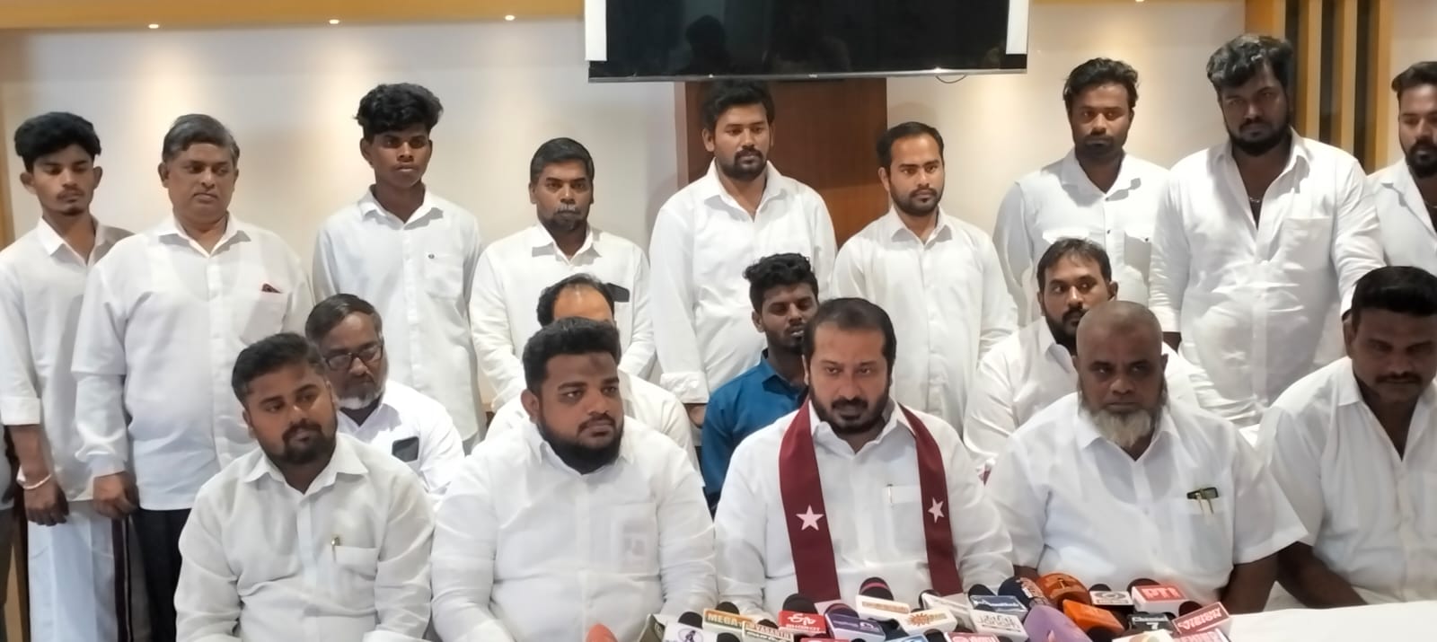 கல்வியின் தரத்தை சீர்குலைக்க மத்திய அரசு முயற்சி திருச்சியில் தமீமுன் அன்சாரி பேட்டி.!