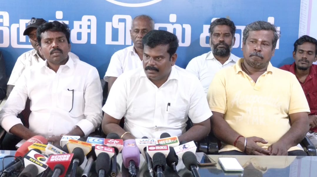 திருச்சியில் நாம் தமிழர் கட்சி முன்னாள் நிர்வாகிகள் வழக்கறிஞர் பிரபு தலைமையில் தமிழக வாழ்வுரிமைக் கட்சியில் இணைந்தனர்