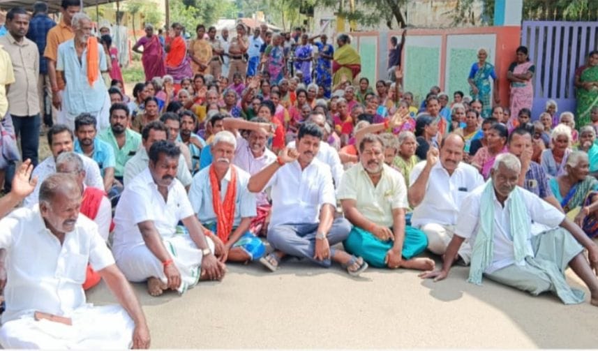 திருச்சி புங்கனூரில் கிராம சபை கூட்டத்தில் தங்கள் பகுதியை மாநகராட்சியுடன் சேர்க்கக் கூடாது என்று பொதுமக்கள் போராட்டம்.!