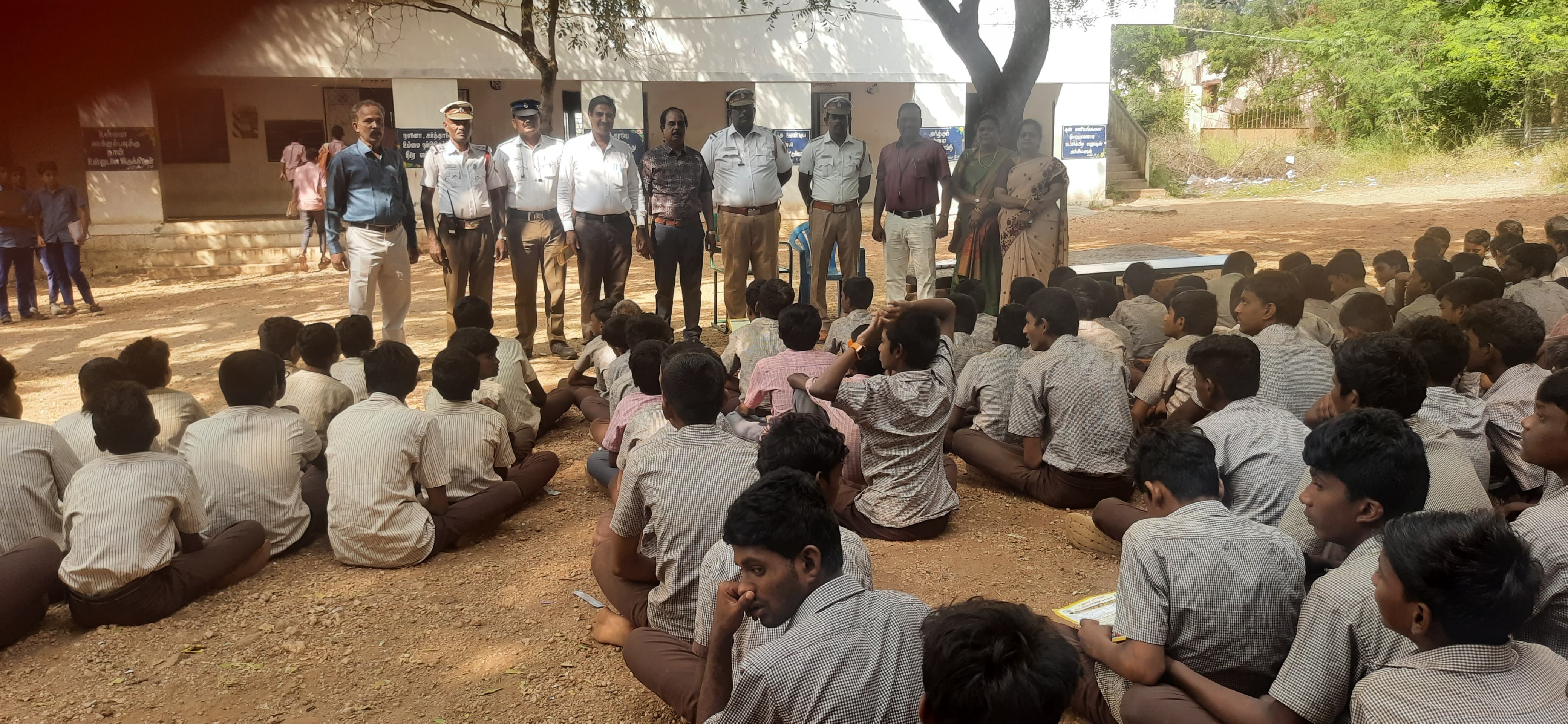 மதுரையில் சாலை பாதுகாப்பு விழிப்புணர்வு நிகழ்ச்சி .!