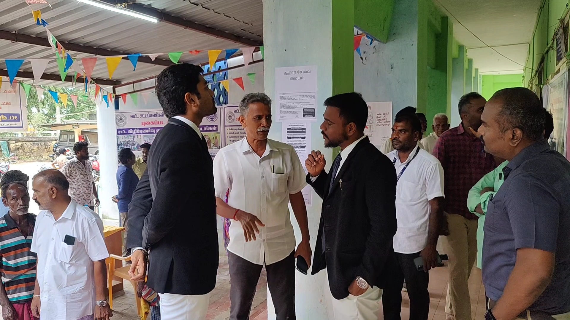 திருவாடானை வட்டச்சட்ட பணிகள் குழு சார்பில் புகைப்பட கண்காட்சி .! நீதி அரசர்கள் பங்கேற்பு .!!