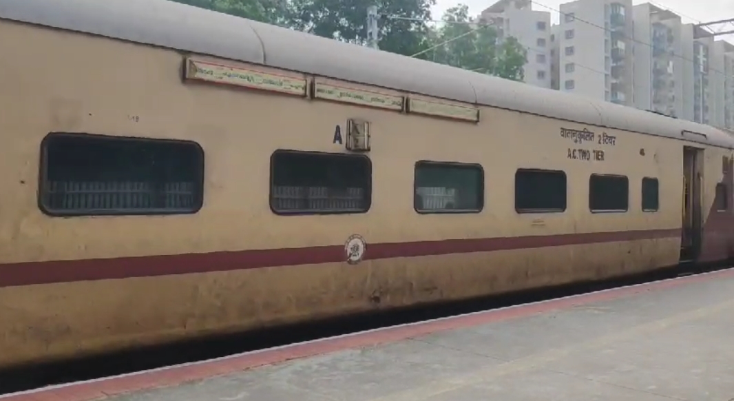 பெங்களூர் கார்மேலாராம் ரெயில் நிலையத்தில் நிற்காமல் செல்லும் ரெயில்கள் .! தவிக்கும் தமிழ்நாடு பயணிகள் .!!
