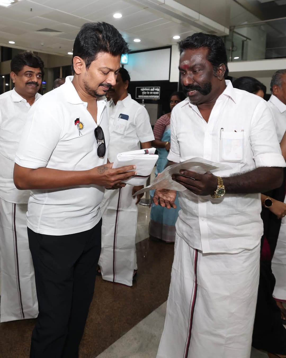 மதுரையில் துணை முதலமைச்சரை வரவேற்ற திருமங்கலம் முன்னாள் எம்எல்ஏ