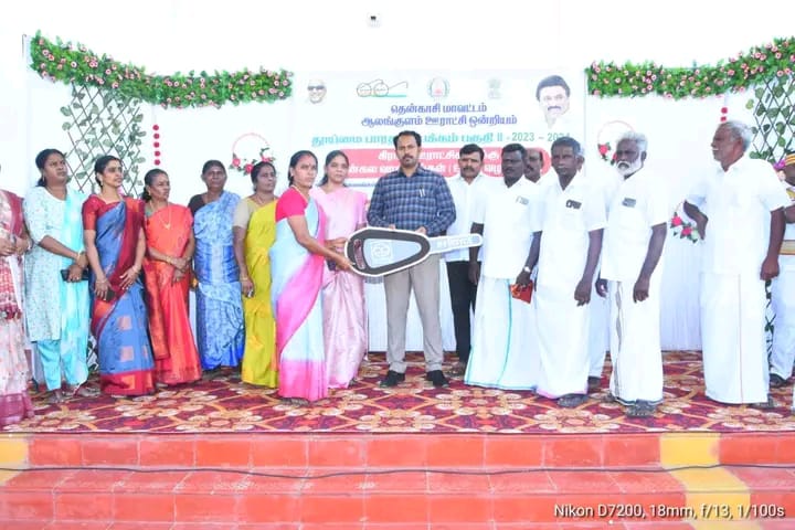 ஆலங்குளம் ஒன்றியத்தில் மின்கல வாகனங்கள் வழங்கல்..