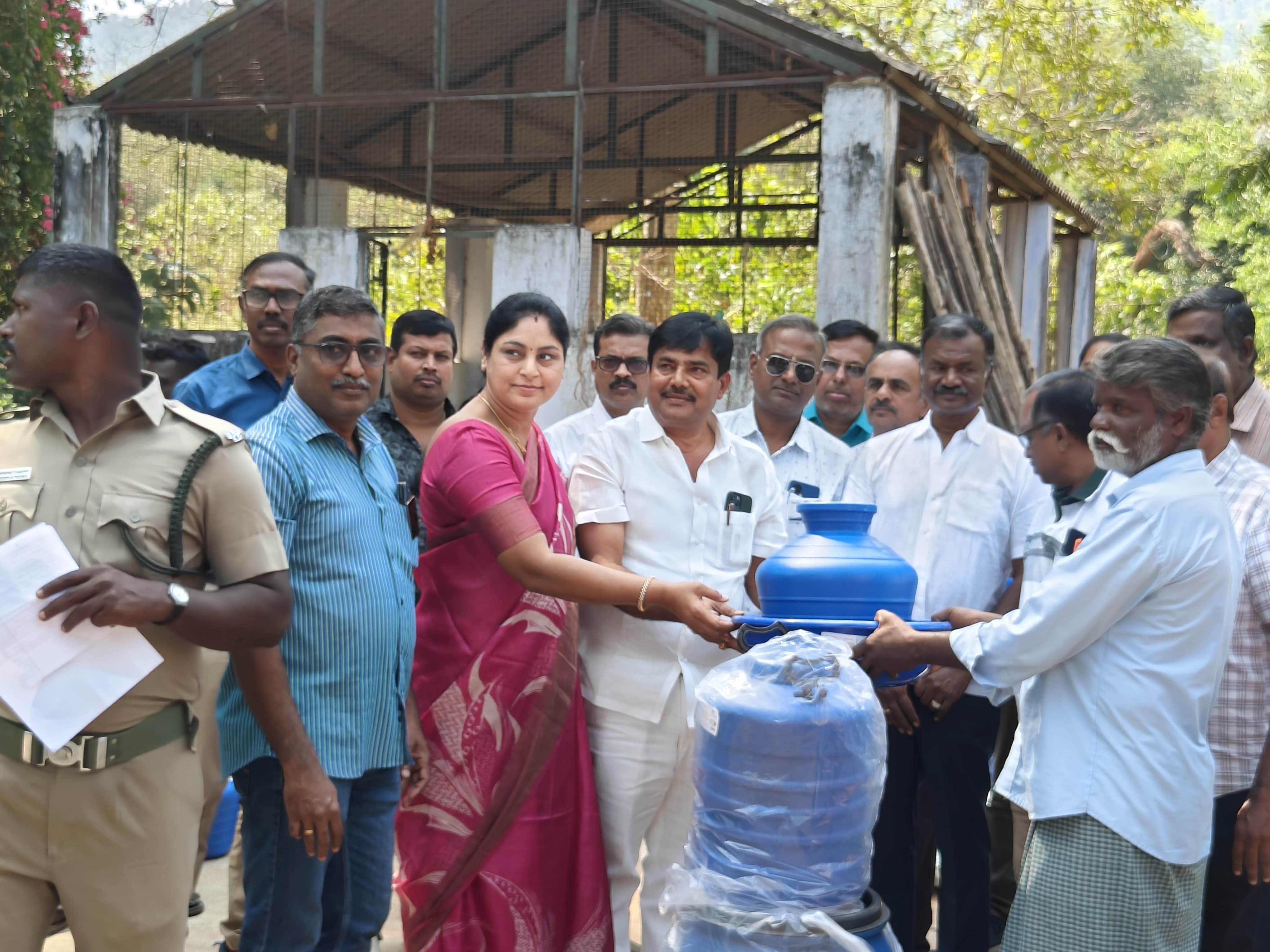 சிறுமுகை லிங்காபுரம் பகுதி பழங்குடியின மக்களுக்கு இலவச வீட்டு உபயோக பொருட்கள் வழங்கும் விழா.!