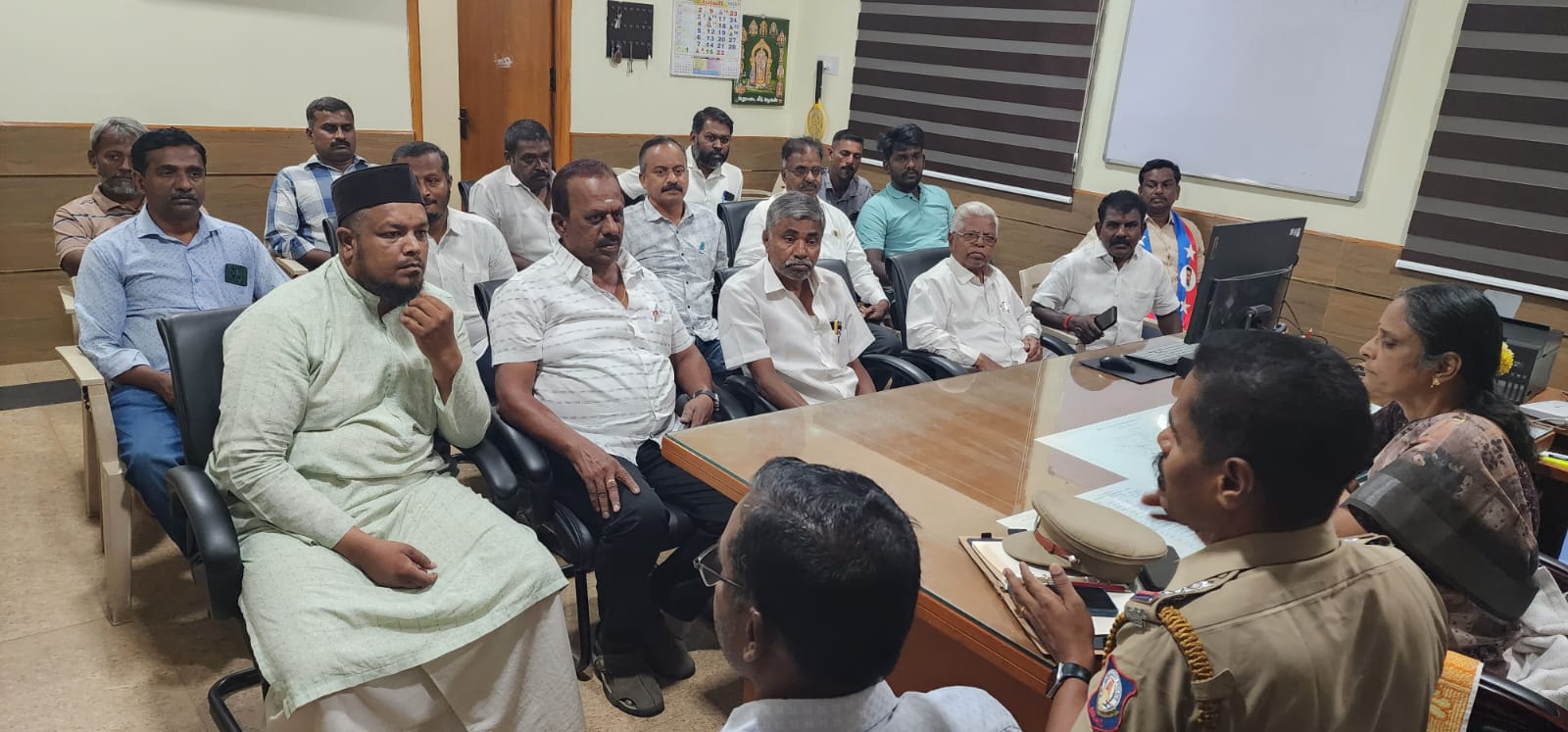 மேட்டுப்பாளையம் நகராட்சி அலுவலகத்தில் கருத்து கேட்கும் நிகழ்ச்சி.!