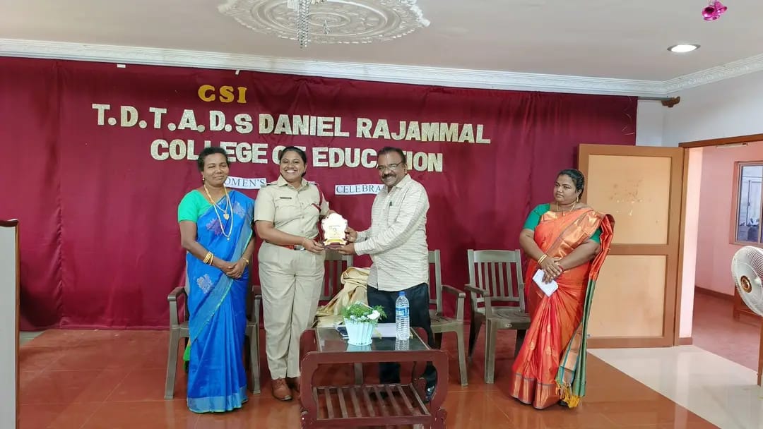 இலஞ்சி பி.எட் கல்லூரியில் மகளிர் தின விழா..