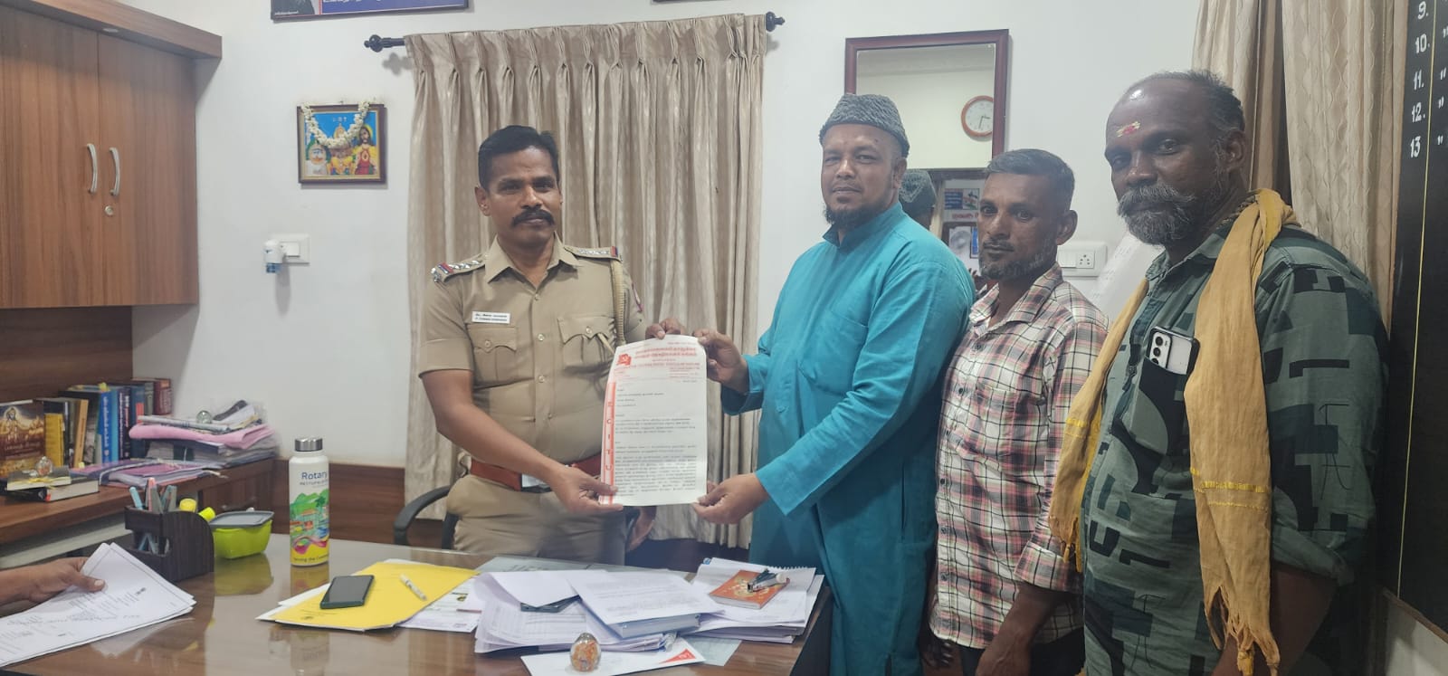 மேட்டுப்பாளையம் நகராட்சி தூய்மை பணி ஒப்பந்ததாரர் மீது வழக்கு பதிவு செய்ய CITU தொழிற்சங்கத்தினர் காவல் நிலையத்தில் புகார் மனு.!