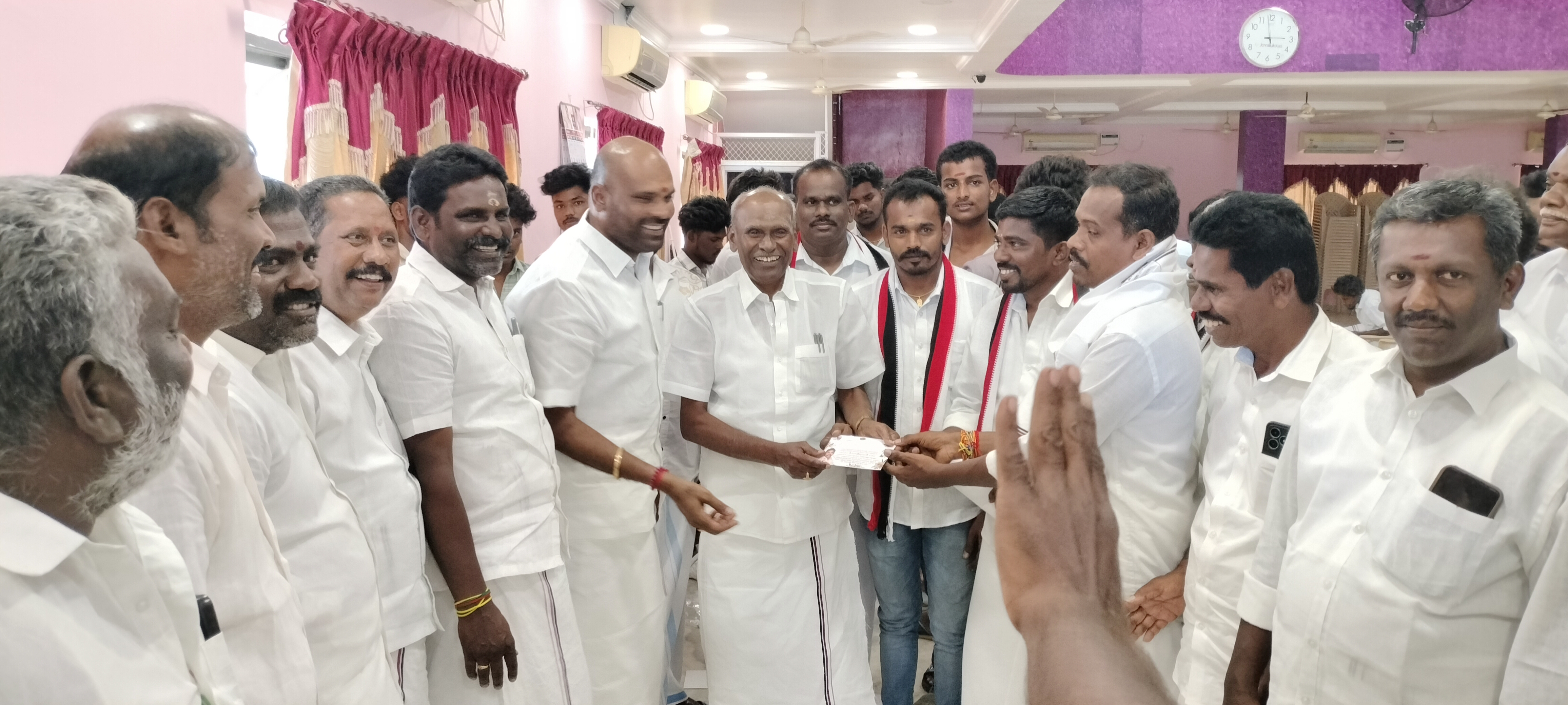 அதிமுக கழகத்தில் இணைந்த இளைஞர்கள்..!