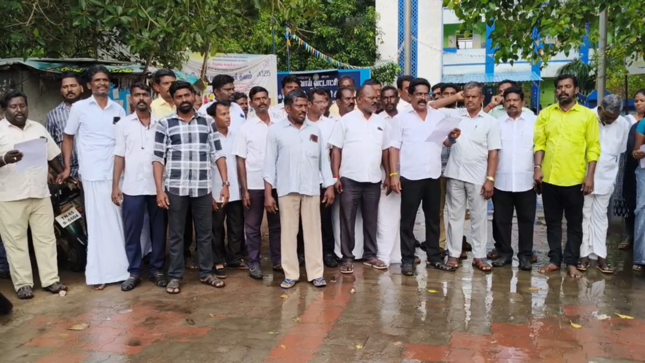 கிராம உதவியாளரை தாக்கியவர்களை கைது செய்ய வலியுறுத்தி கண்டன ஆர்ப்பாட்டம்..! 