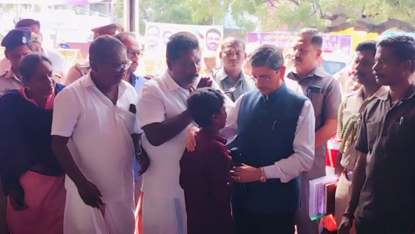 தமிழக ஆளுநர் ஆர்என் ரவி போராட்டத்தில் ஈடுபட்ட மீனவர்களை சந்திப்பு.!
