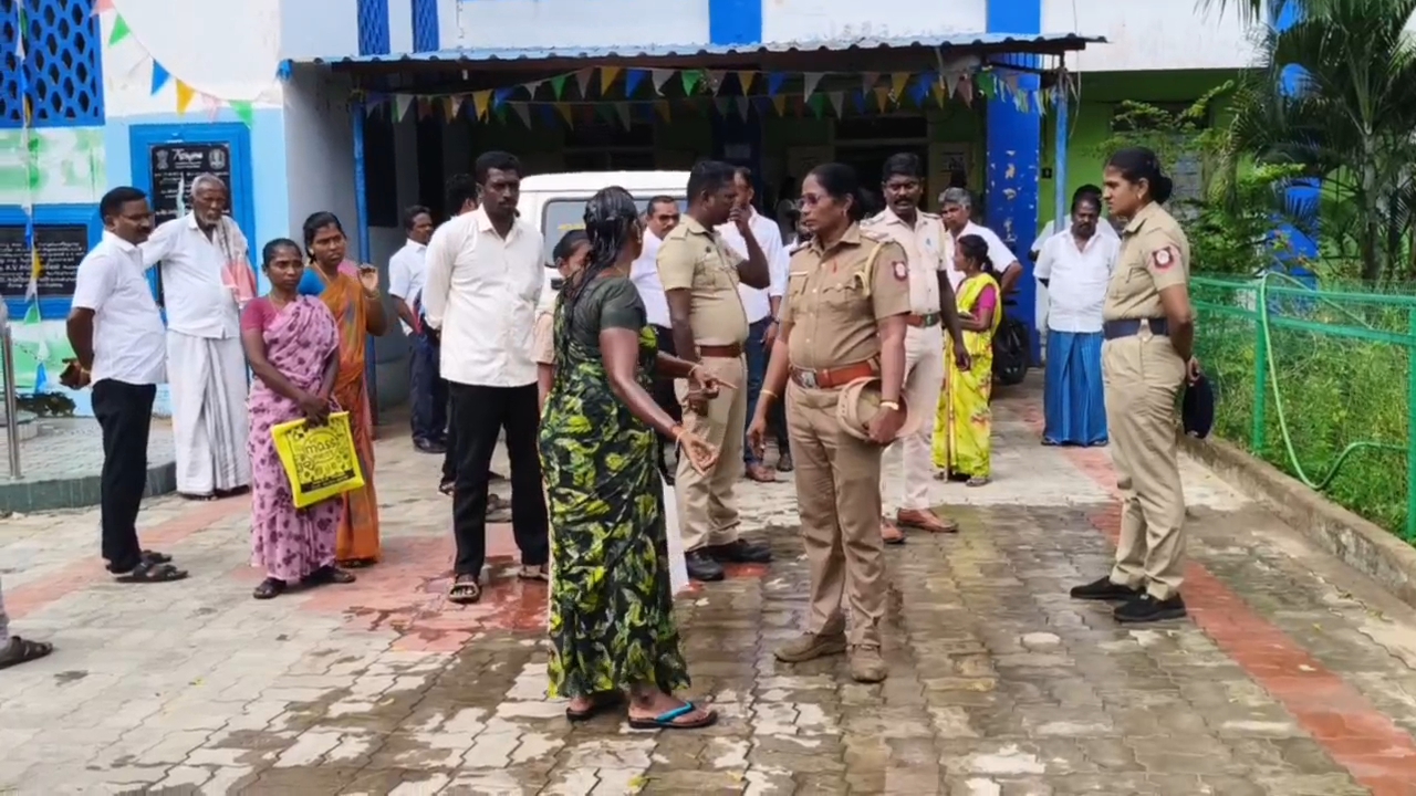 திருவாடானை வட்டாட்சியர் அலுவலகத்தில் தீக்குளிக்க முயன்ற பெண்ணால் பரபரப்பு..!