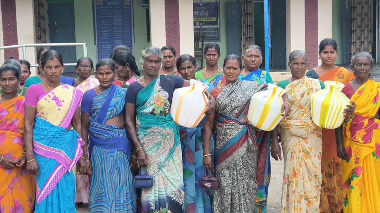 கிராம மக்கள் காலி குடங்களுடன் ஊராட்சி ஒன்றிய அலுவலகத்தை முற்றுகையிட்டதால் பரபரப்பு..!