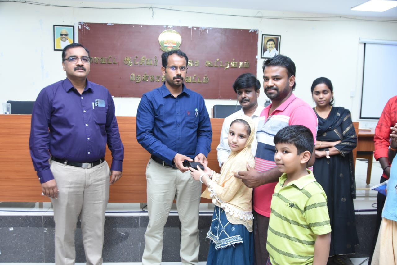 குறைதீர் கூட்டத்தில் காதொலி கருவிகள் வழங்கல்..