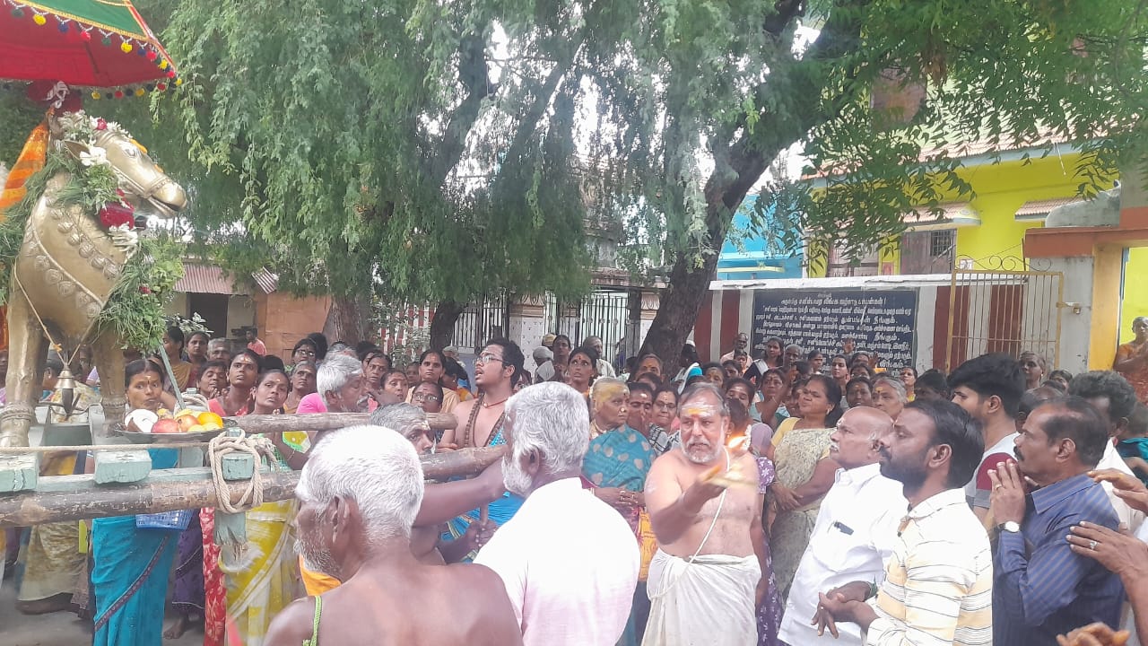 சோழவந்தான் அருள்மிகு ஸ்ரீ பிரளய நாத சுவாமி சிவாலயத்தில் பங்குனி மாத பிரதோஷ விழா பக்தர்கள் சாமி தரிசனம் செய்தனர்