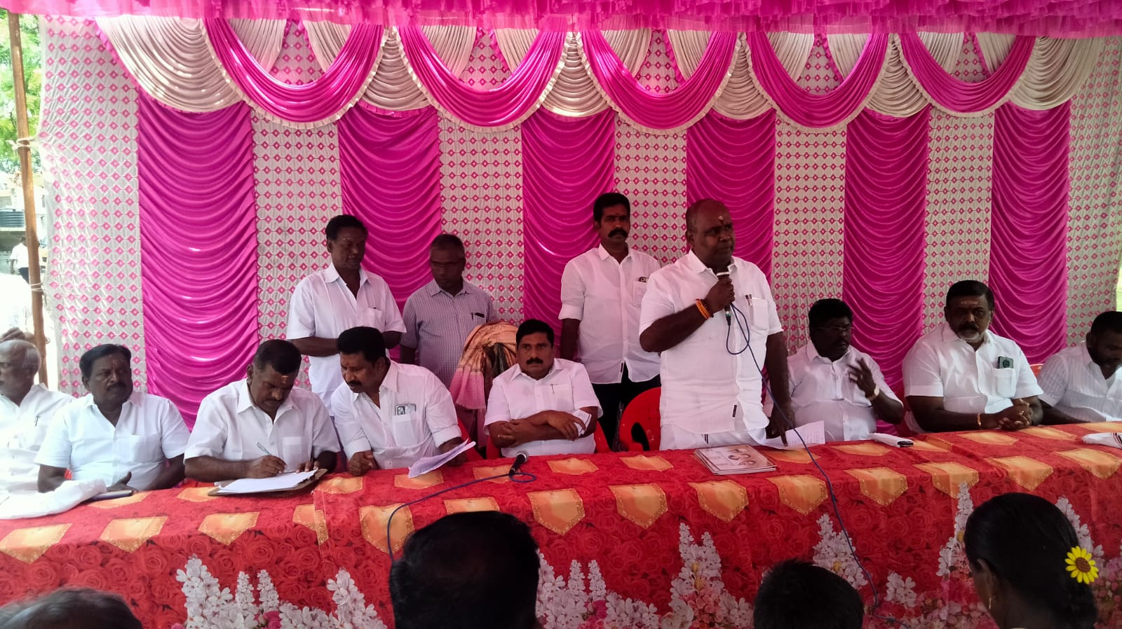 சட்டமன்ற தேர்தலில் பெண்களின் ஒருவாக்குகள் கூட திமுகவுக்கு போட மாட்டோம் என்று உறுதிமொழி ஏற்க வேண்டும்.ஆர்.பி. உதயகுமார் பேச்சு