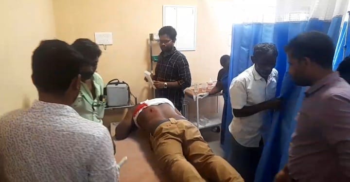 கீழக்கரை ஜல்லிக்கட்டில்மாடு முட்டியதில் தலைமை காவலர் படுகாயம்