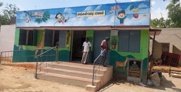 செக்கானூரணி அருகே ஆதிதிராவிடர் காலனியில் ஆபத்தான நிலையில் உள்ள அங்கன்வாடி மையத்தை சீரமைக்க பொதுமக்கள் கோரிக்கை