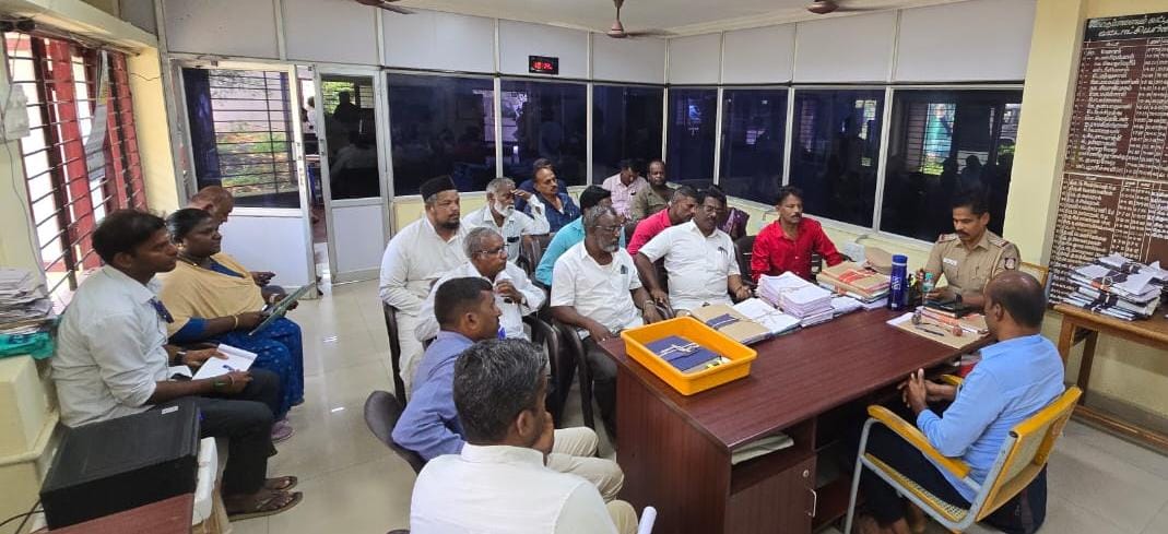 மேட்டுப்பாளையம் வட்டாட்சியர் அலுவலகத்தில் சி ஐ டி யு பொதுத் தொழிலாளர் சங்க நிர்வாகிகள் காத்திருப்பு போராட்டம் .!