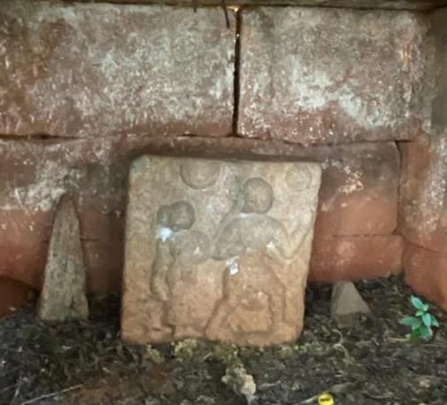 திண்டுக்கல் அருகே வீரர் ஒருவருடன் பெண் இருந்த 12-ம் நூற்றாண்டு நடுகல் கண்டுபிடிப்பு..