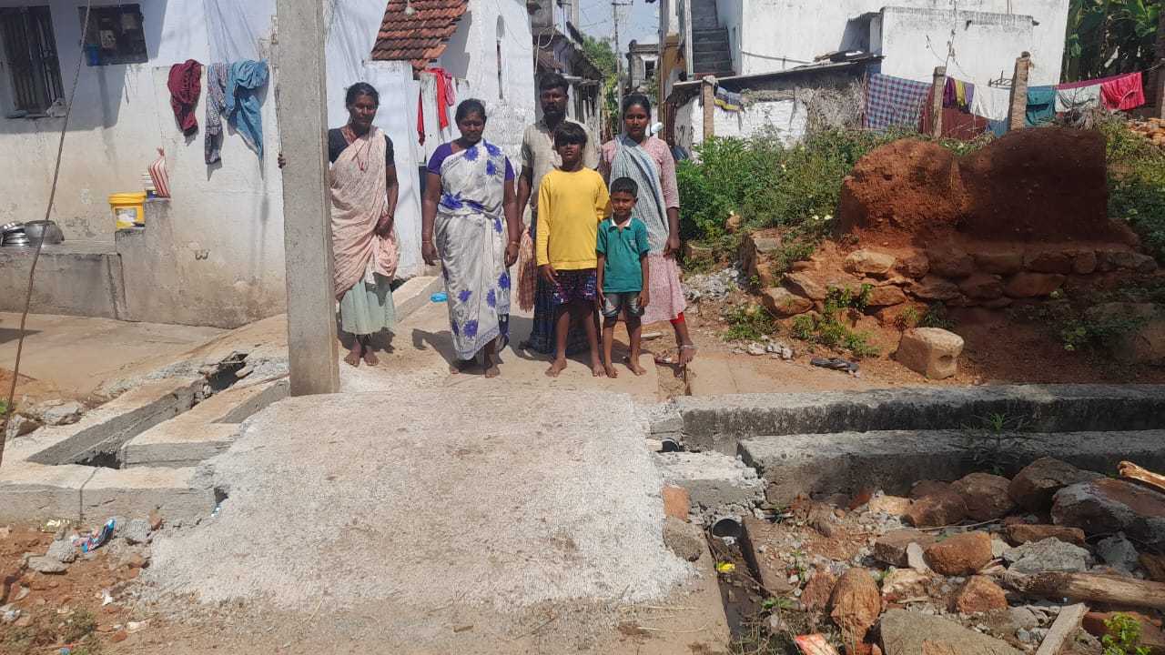 தாராப்பட்டியில் ஆபத்தான நிலையில் கழிவு நீர் கால்வாய் கான்கிரீட். சீரமைக்க பொதுமக்கள் கோரிக்கை