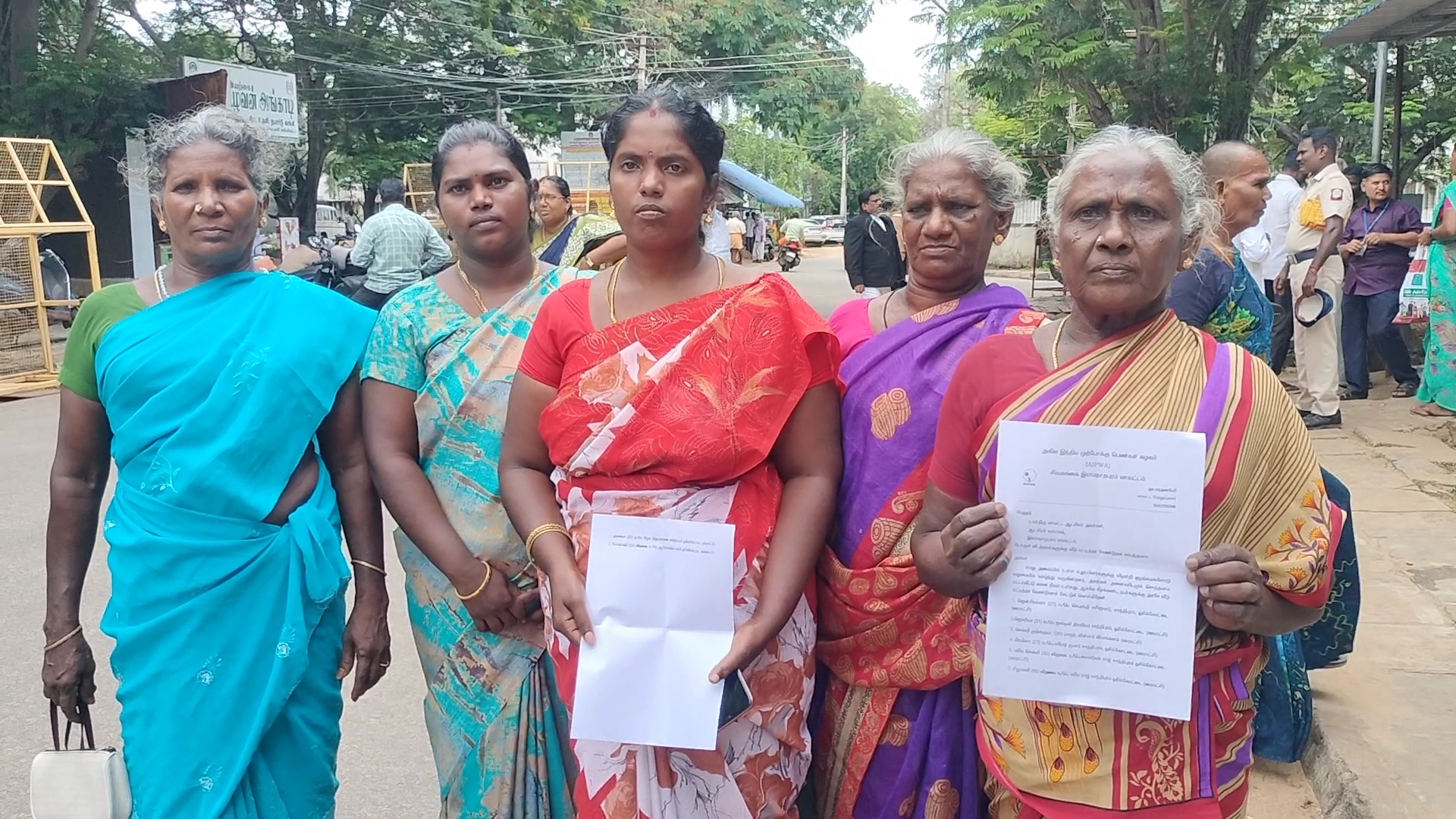 பள்ளி மாணவர்களுக்கு அடிப்படை வசதி கோரி பொதுமக்கள் புகார்..!