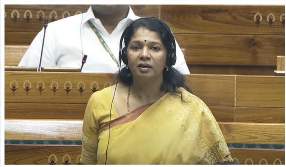 அதிமுகவுக்கு இபிஎஸ் துரோகம் இழைத்து விட்டார்!- கனிமொழி எம்.பி. குற்றச்சாட்டு..