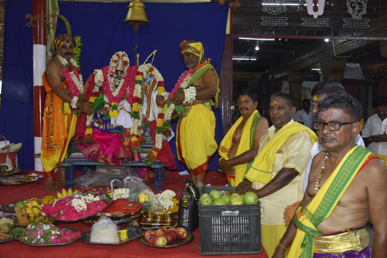 சோழவந்தான் திரௌபதை அம்மன் கோவிலில் திருக்கல்யாண வைபவம்