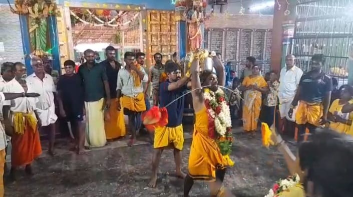 ஐயப்பன் நாயக்கன்பட்டி ஸ்ரீ அருள்மிகு பத்ரகாளியம்மன் கோவில் திருவிழா பால்குடம் எடுத்து பக்தர்கள் நேர்த்திக்கடன்